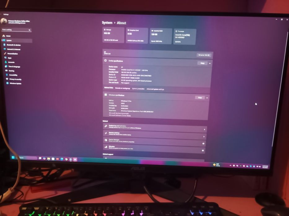 PC gaming 128gb Ram cu monitor și tableta grafica
