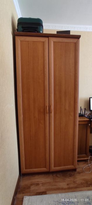 Продам 2 шкафа кровать стол