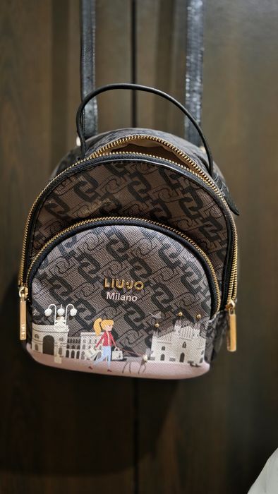 Дамски чанти и раници