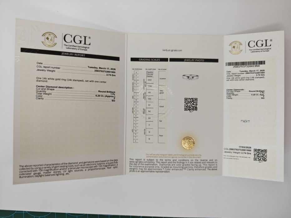 Пръстен от 14к бяло злато 52 мм, цен. диамант 0.20 ct.