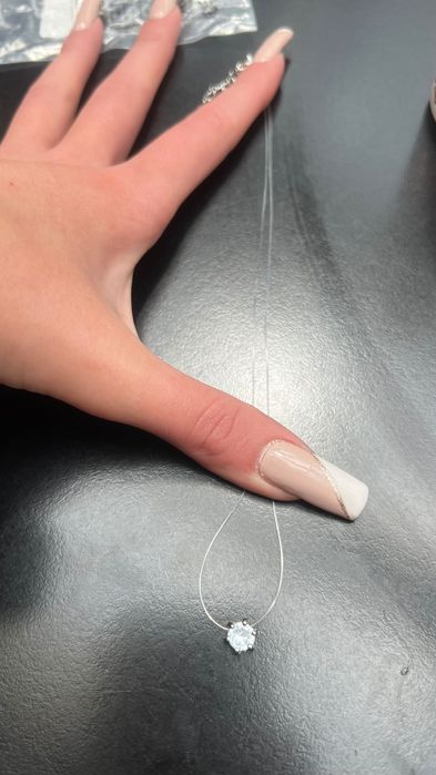 Колиета с перлички и кристалчета