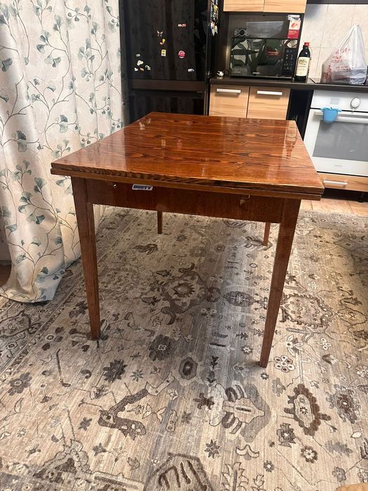 Качественный, добротный стол