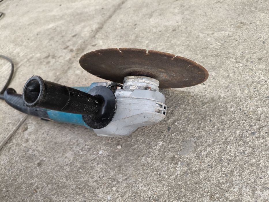 Vând Flex Makita