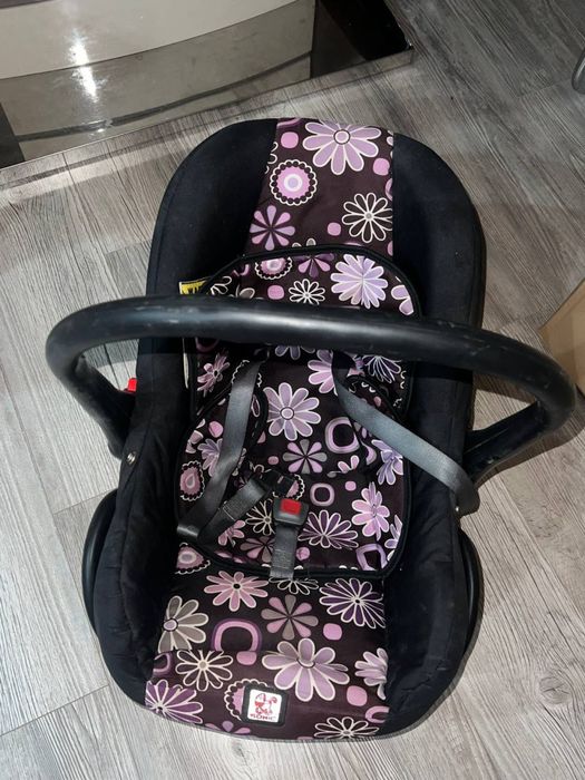 Продавам детско столче за кола.