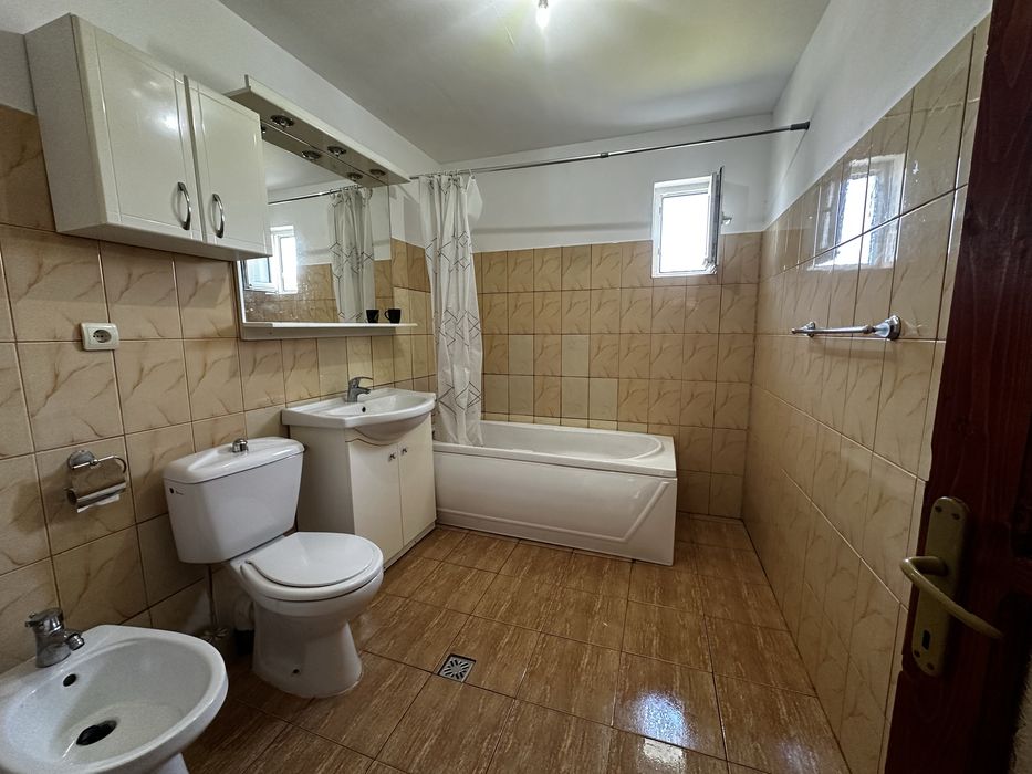 Ofer spre închiriere casă, zona Partoș