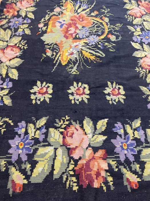 Старинный ковер