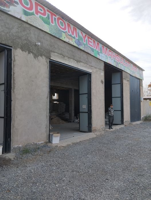 Нотурар бино сотилади