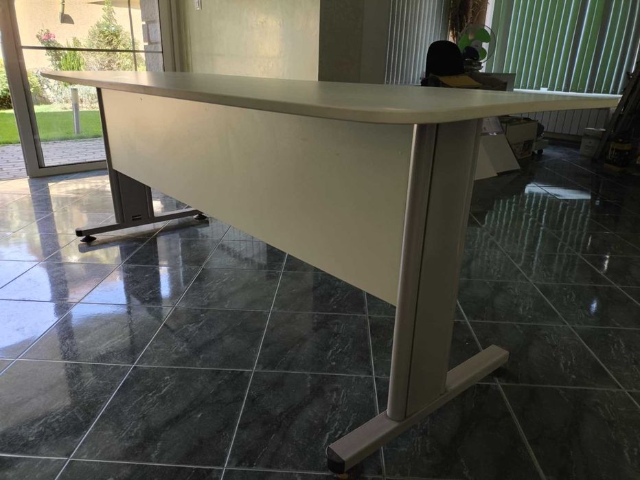 Офис бюра шкаф и количкаи за компютри