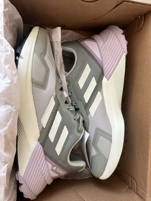 Продам Оригинальные новые Кроссовки адидас