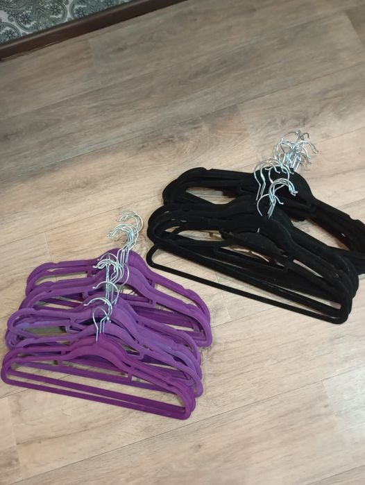 Продам вешалки хорошие.