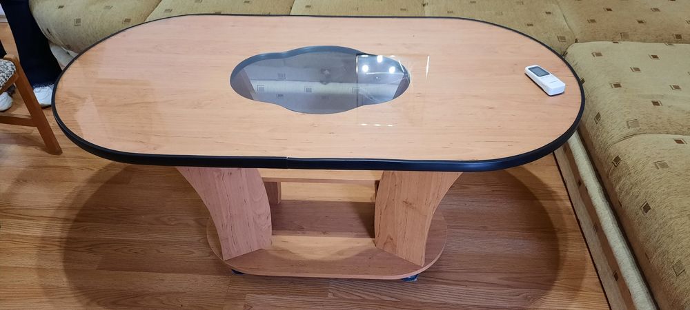 Холна масичка със стъкло