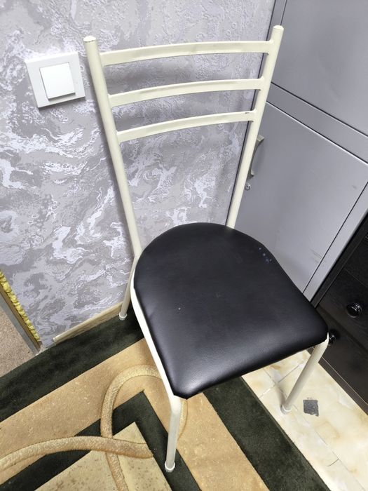 Стулья офисные разные