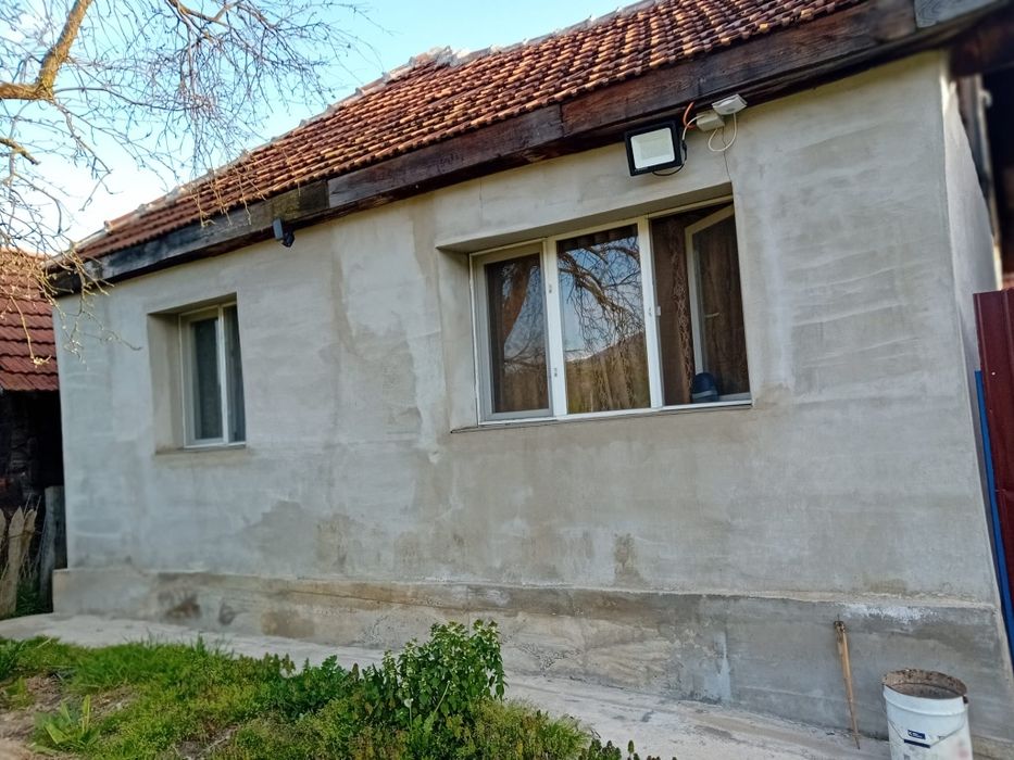 Vând casă  2 camere