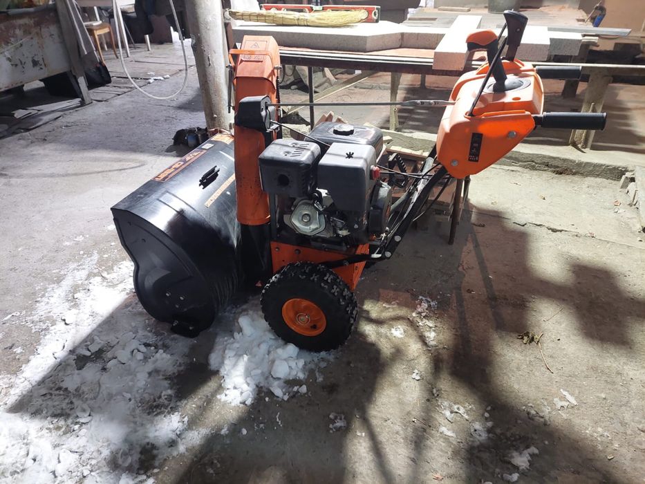 Снегоуборочная машина