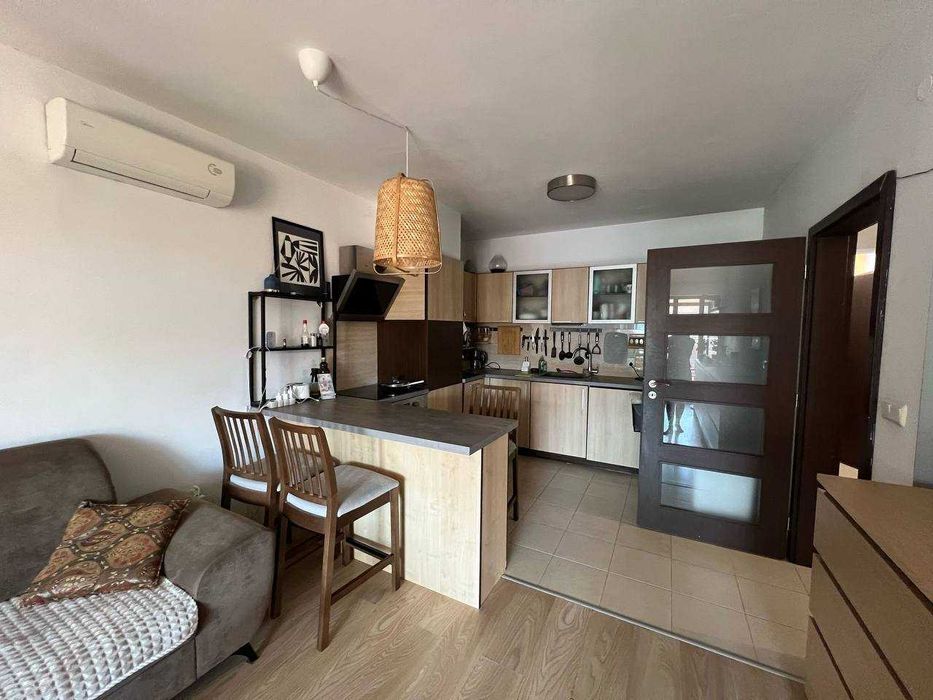 Продава се Тристаен апартамент в Варна, Гръцка махала - 100 кв.м за 1505 €/кв.м - Снимка #2