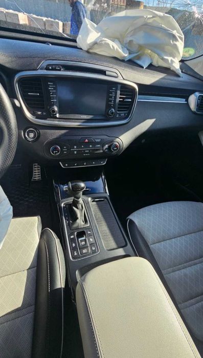 Продавам на Части Kia Sorento 2.2д 200кс 2016г