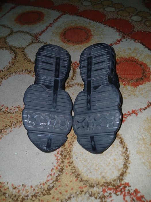 Adidași de muncă cu fier în vârf