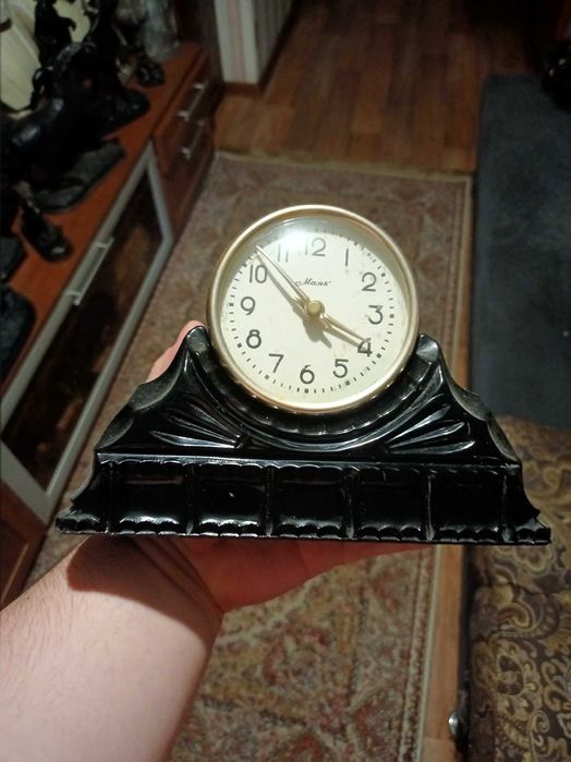 Продам настольные часы