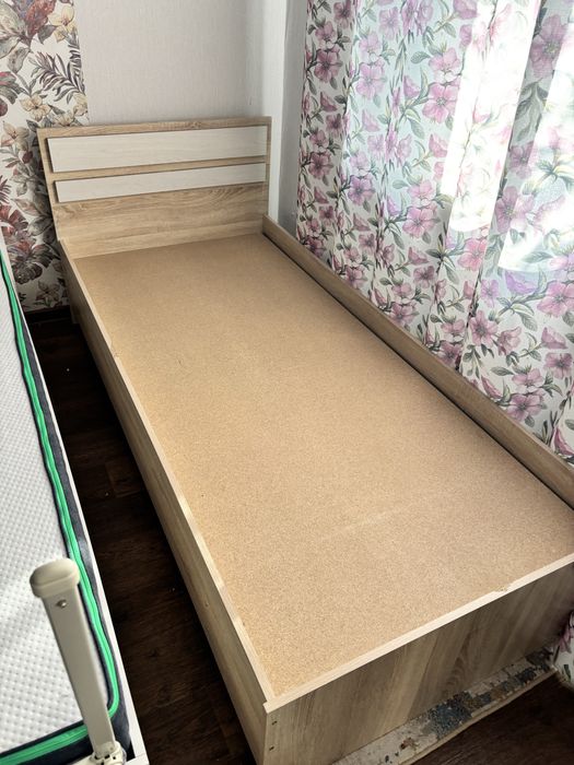Продам Односпальные кровати с матрасами