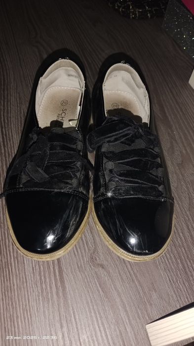 Продам детские туфли