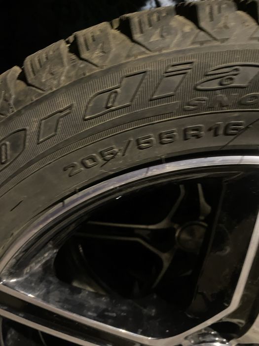 Продам комплект колеса зимние