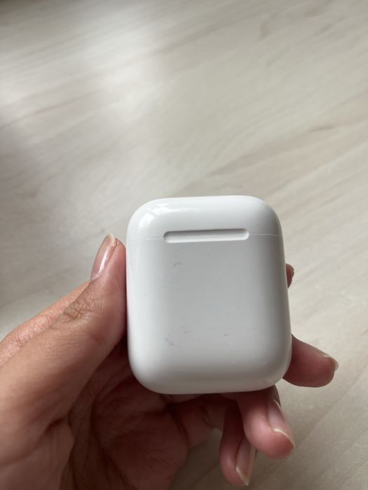 Apple AirPods (1st generation)