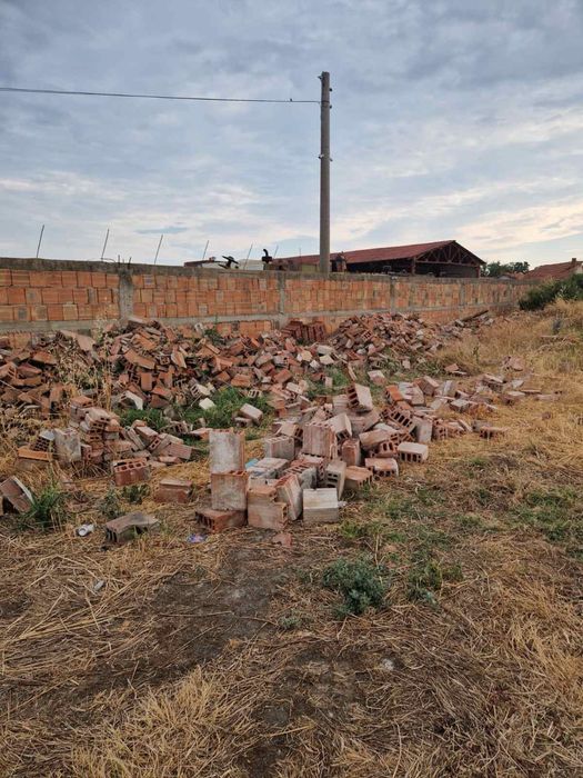 Продавам тухли, керемиди, колове