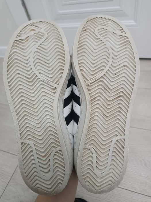 Продам кроссовки Adidas superstar