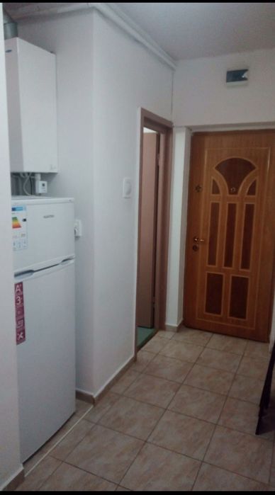 Închiriez apartament 2 camere ,decomandat,ultracentral, lângă Primărie