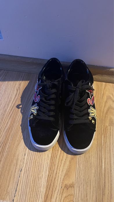 Черни велурени кецове