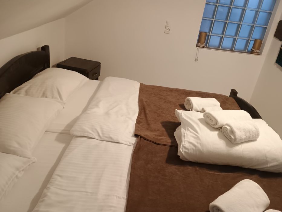 Închiriez casa de vacanta,700 lei\noapte ,jacuzzi inclus!