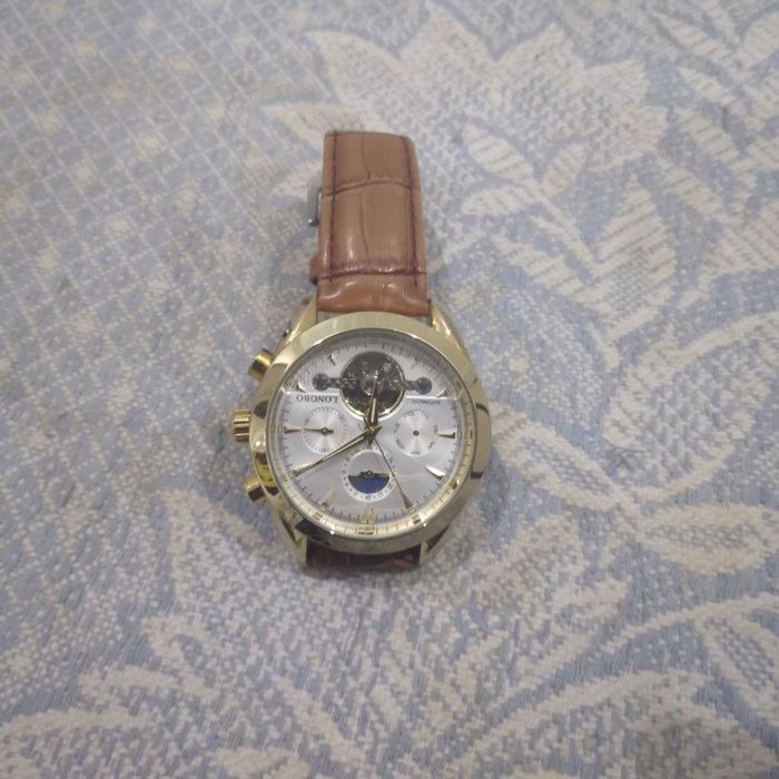 Часы наручные механические