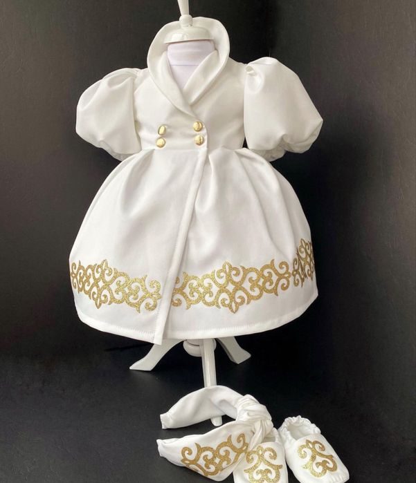 1 жас тұсау кесер.