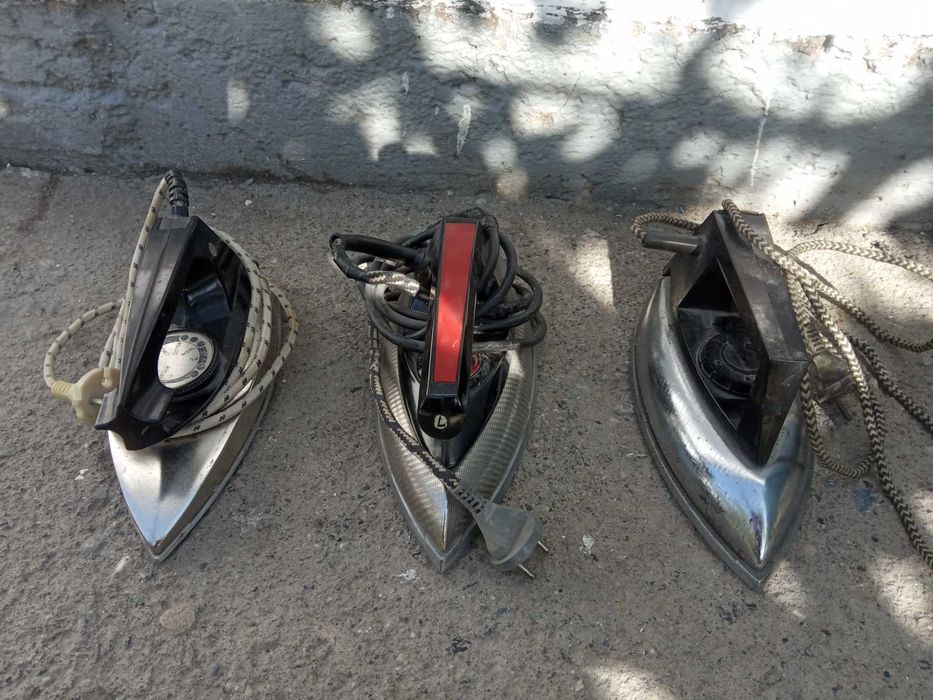 продаются утюги б/у