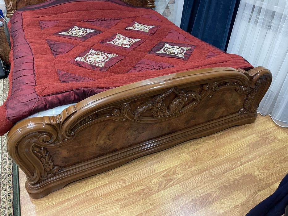 Продам кровать с матрацом