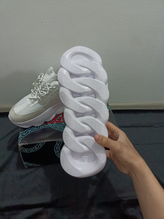 Adidași Versace   .