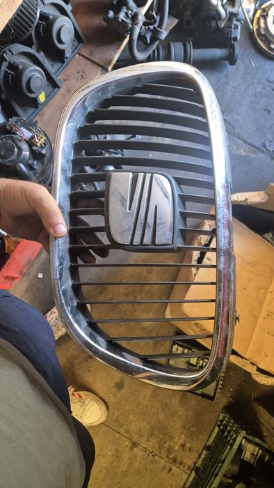 Оригинална Предна Решетка за Сеат Леон 1P 2006- 2012г