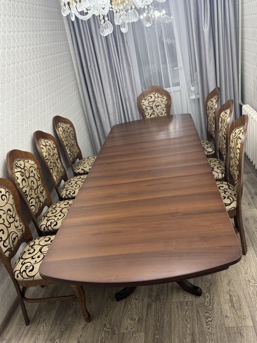 Продам стол со стульями для гостиной