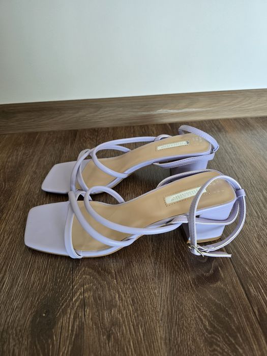 Дамски обувки на ток