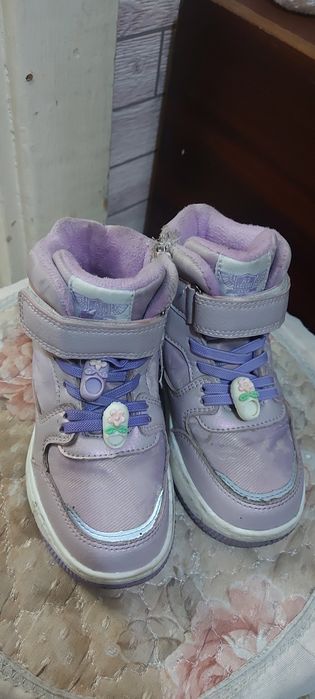 Кроссовки, чешки на девочку