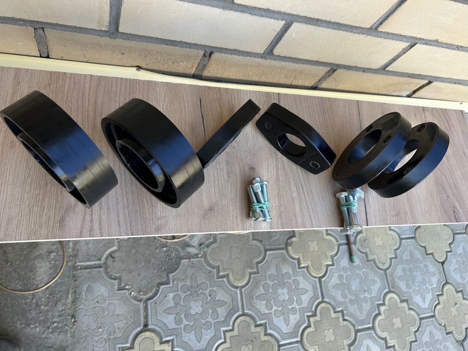 Проставки для увеличения клиренса автомобиля.