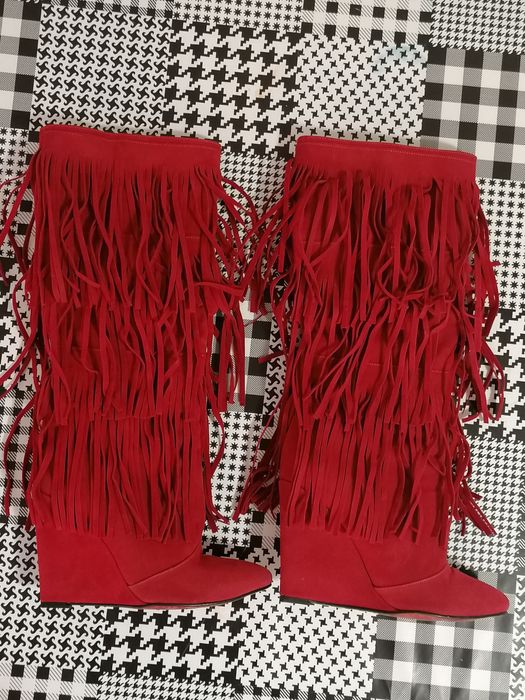 Червени ботуши с ресни