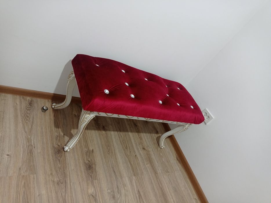 Банкетка в хорошем состоянии