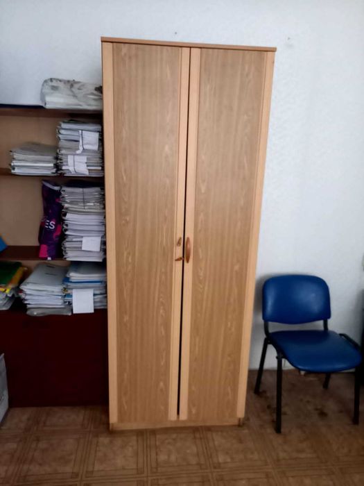 шкаф плательный.