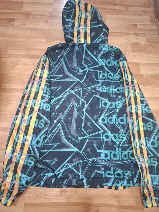 Geaca subtire Adidas anti-vant