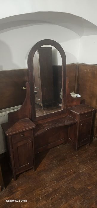 Ocazie! Vand mobila antica- dulapuri, comoda, obiecte etc.