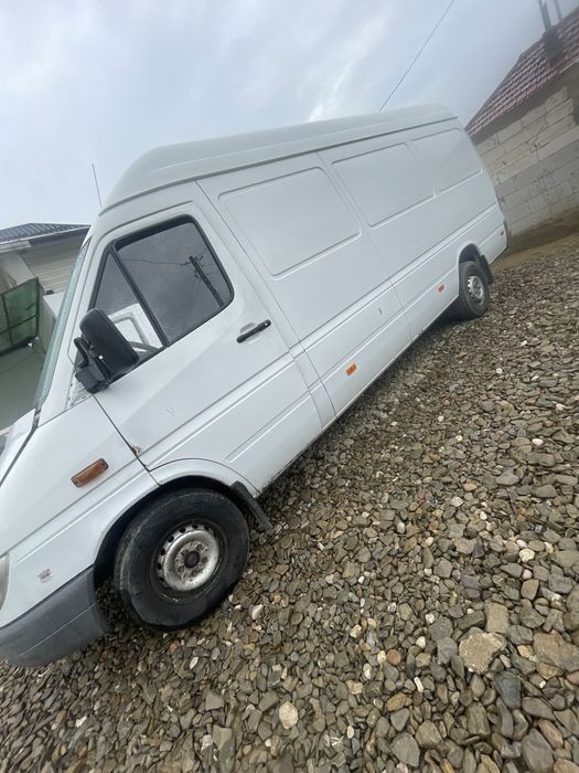 Mercedes sprinter 419 2005 masina functioneaza are putina rugina