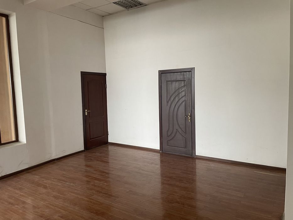 Arendaga o’zimiki  140 kv metr 2 etaj sanuzel 3 hona bo’lingan