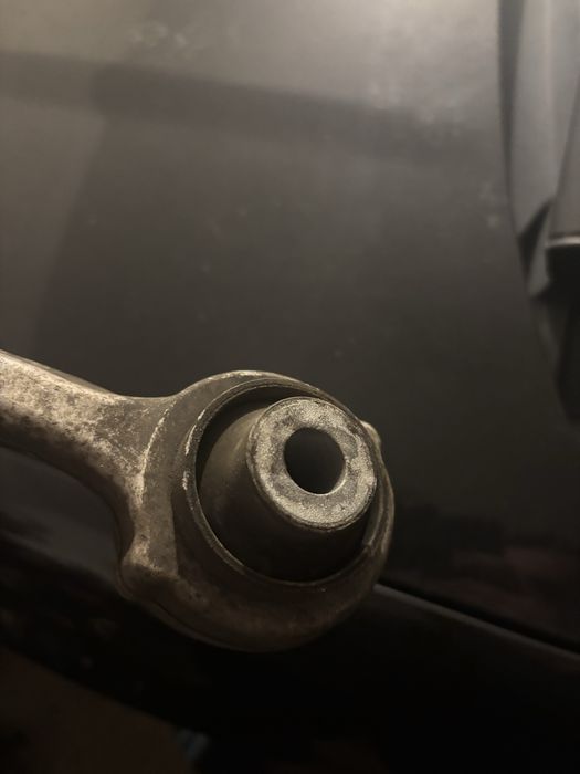 Два долни предни носача за Mercedes c класа w204