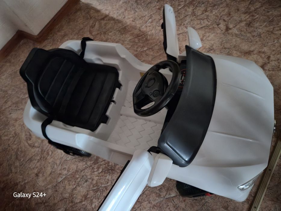 Машина детская на пульте управления